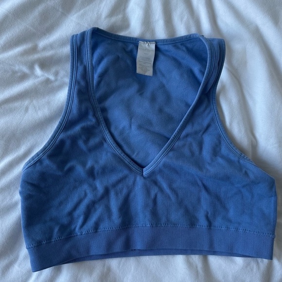4 Sports Bra Bundle - 2 Calvin Klein 2 Puma - Picture 5 of 7